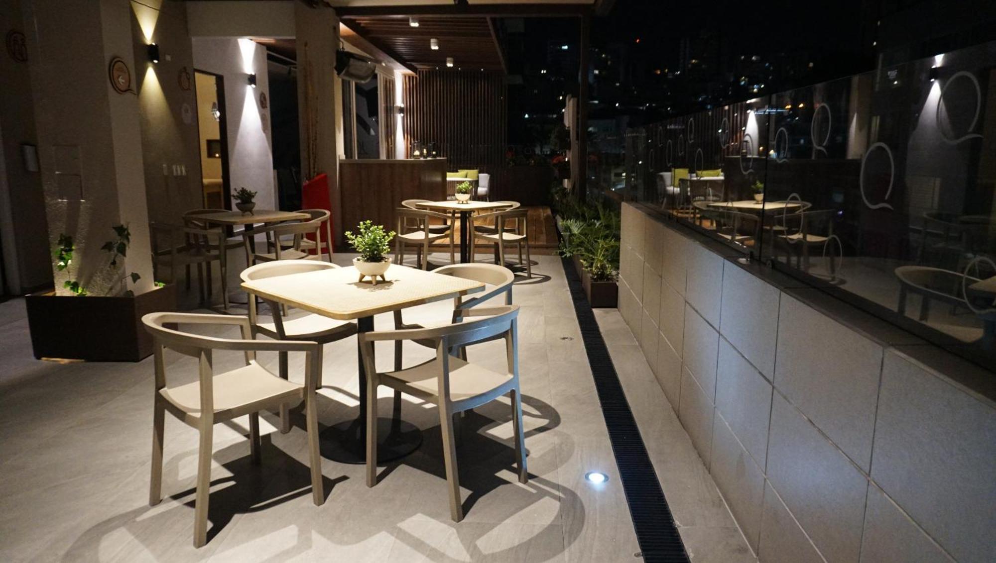 Quo Quality Hotel Manizales Zewnętrze zdjęcie The interior of the restaurant