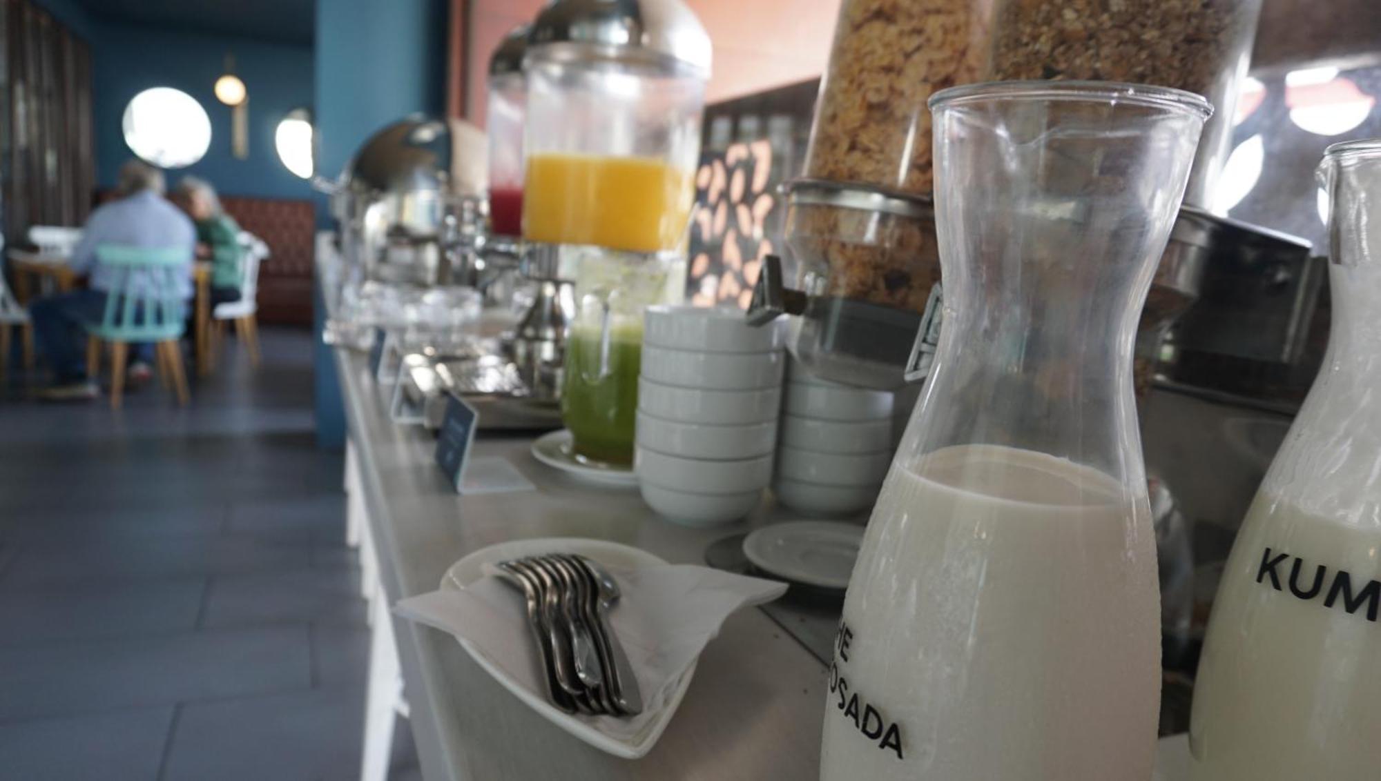 Quo Quality Hotel Manizales Zewnętrze zdjęcie A carafe of raki